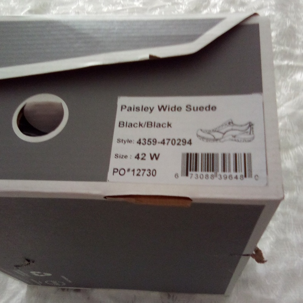 Shoes - Picture 2 of 6